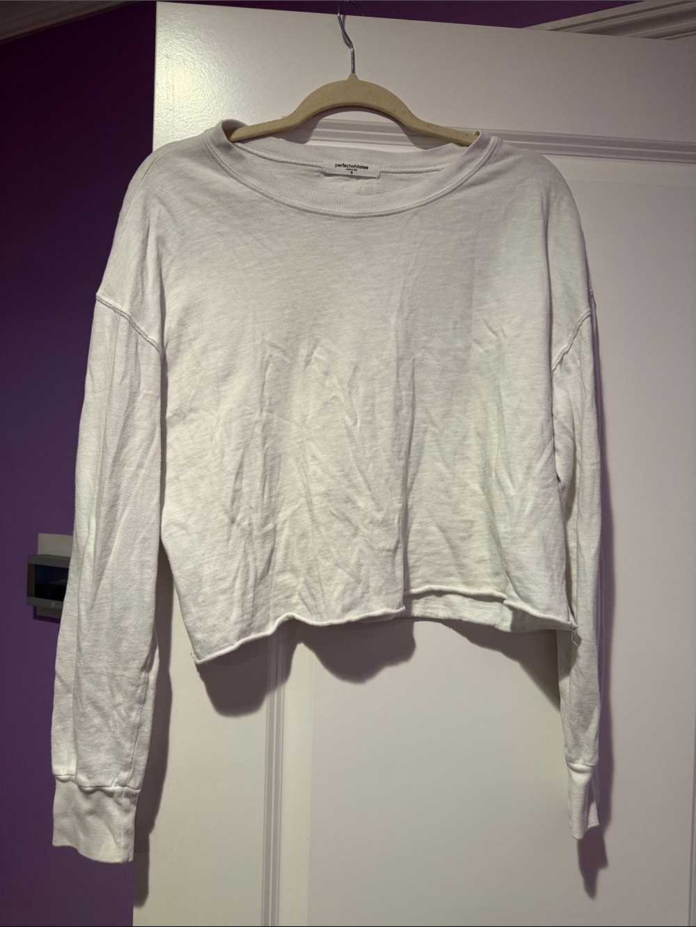 Perfectwhitetee white long sleeve crop top